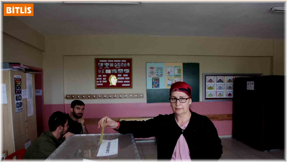 Ahlat'taki Ahıska Türkleri oylarını kullandı