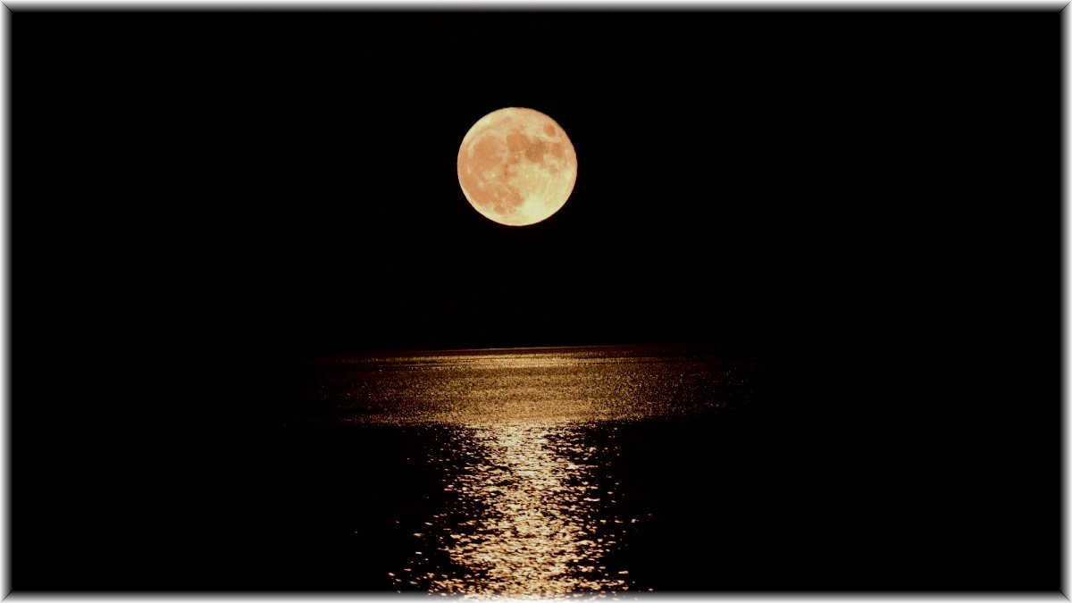 Ahlat'taki dolunay ve yakamoz hayran bıraktı