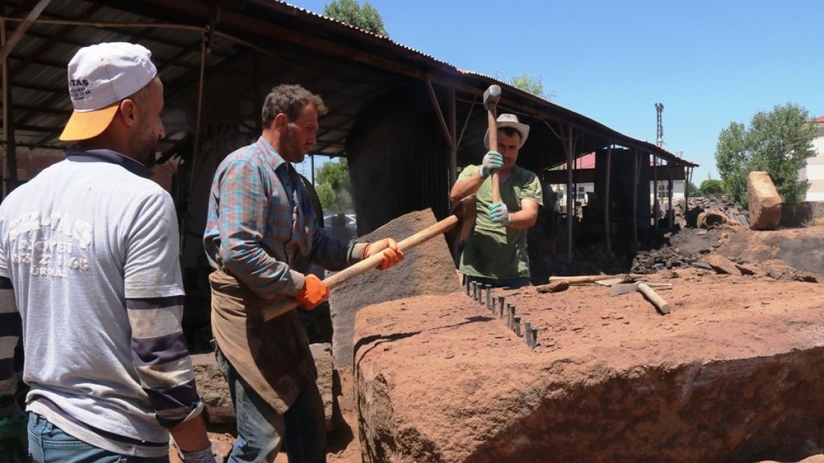 Ahlat taşına alternatif Güroymak taşı