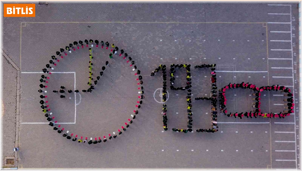 Ahlatlı öğrencilerden "10 Kasım" koreografisi