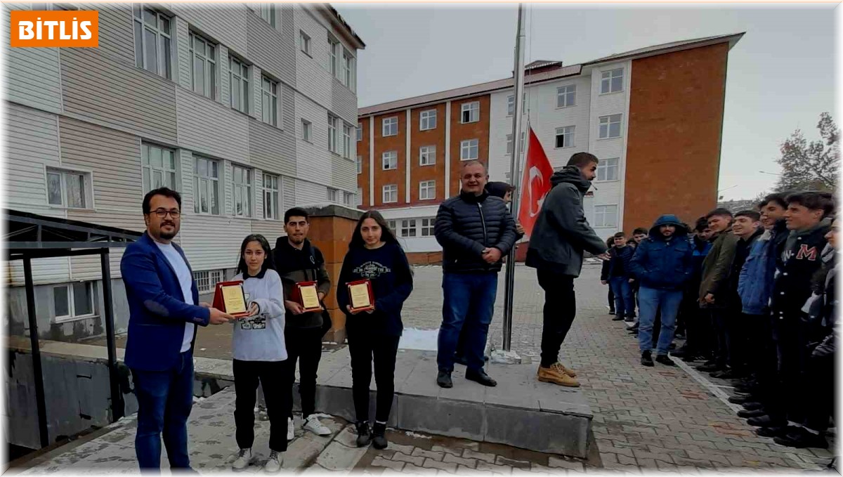 Ahlatlı öğrencilerin projesi bölge birincisi oldu