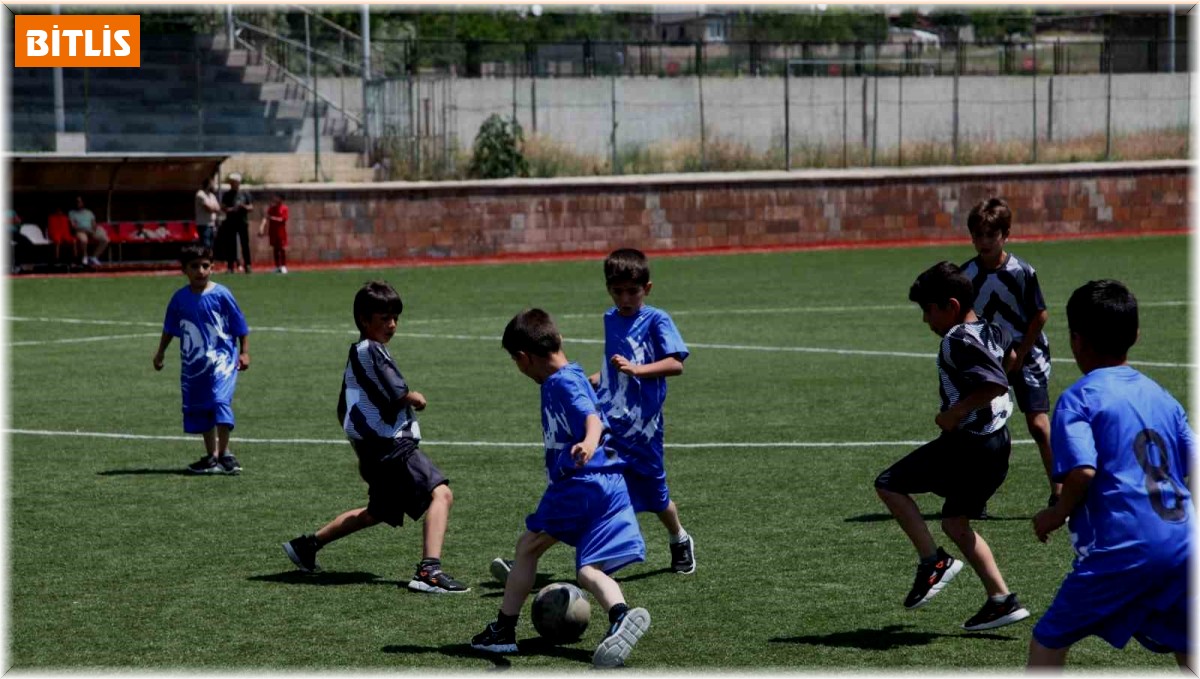 Ahlatlı şehitler anısına futbol turnuvası düzenlendi