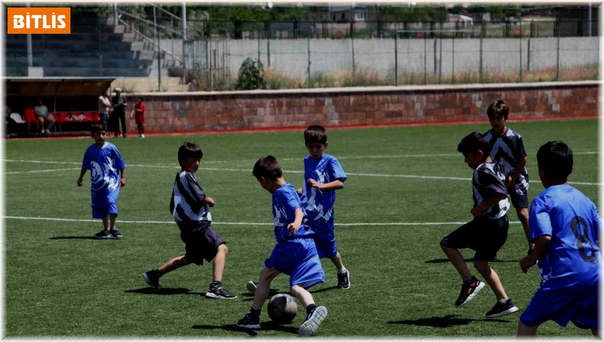 Ahlatlı şehitler anısına futbol turnuvası düzenlendi