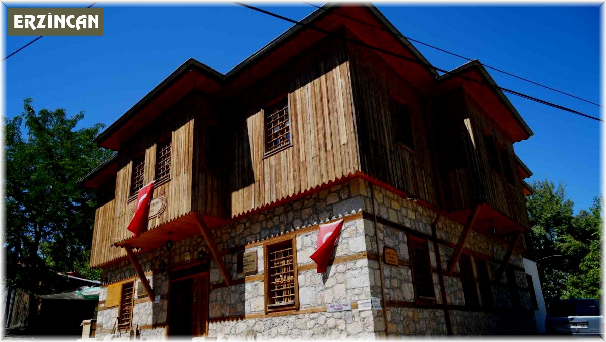 Ahmet Kutsi Tecer Kültür Evi genç, yaşlı, yerli ve yabancı birçok ziyaretçiyi ağırlıyor