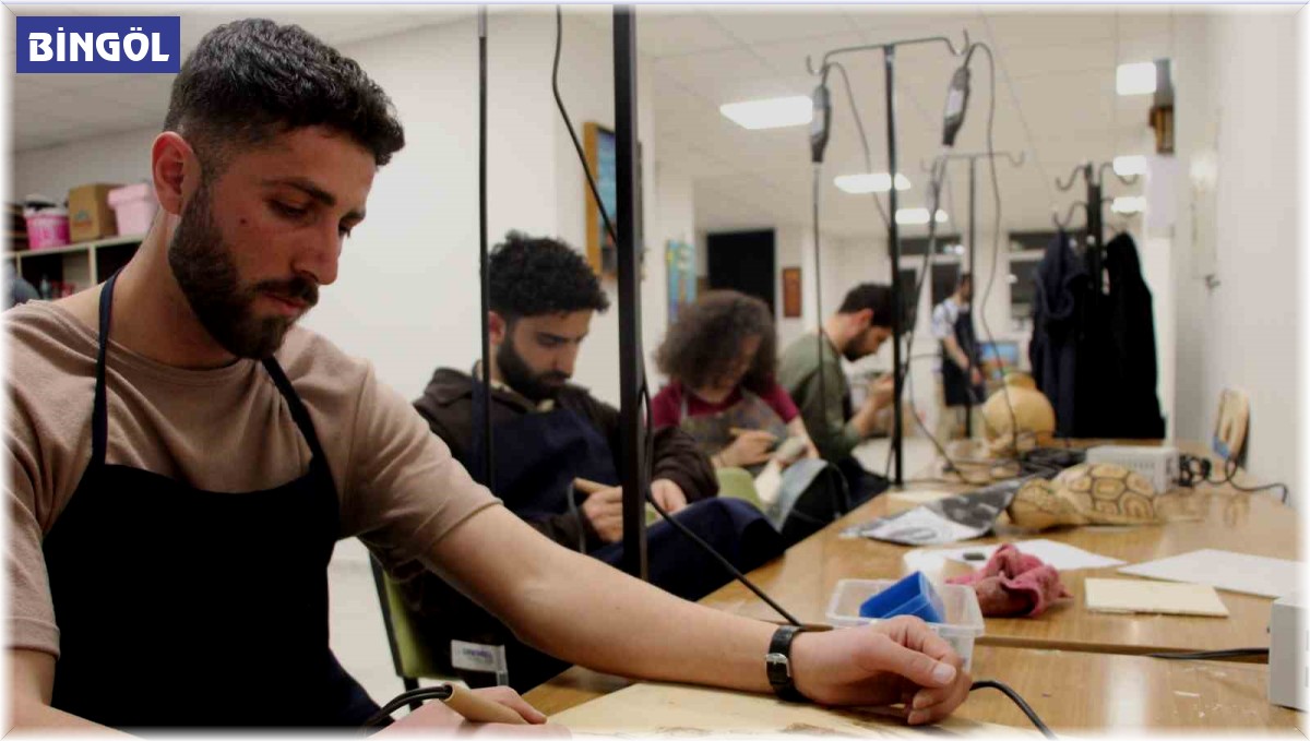 Ahşap kursu gençler için 'terapi' atölyesi oldu