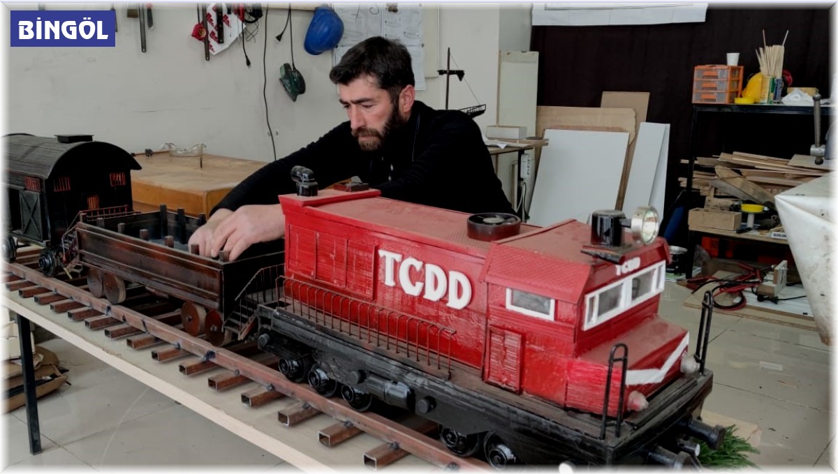 Ahşap oyma sanatı ile çocukluk hayallerini gerçekleştiriyor