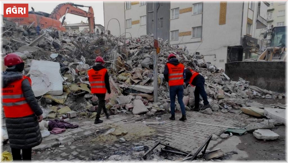 AİÇÜ akademisyenleri deprem bölgesinde