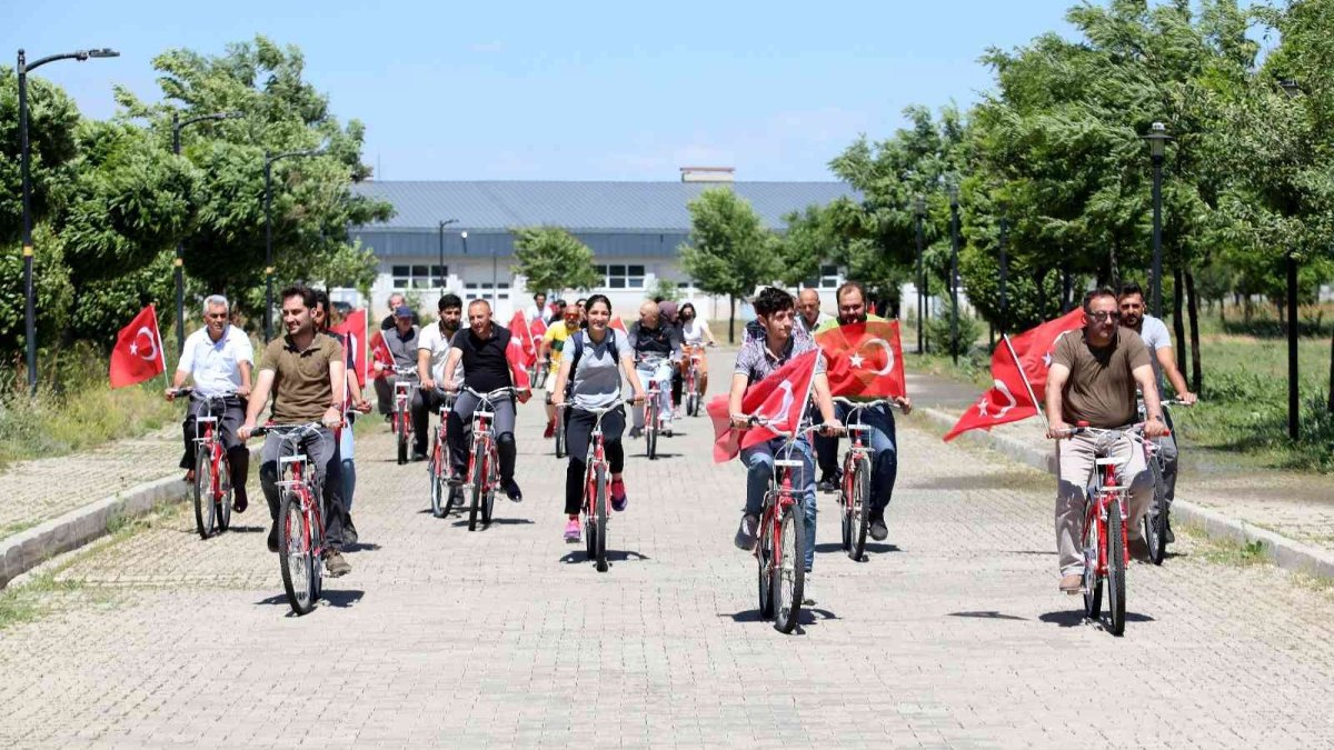 AİÇÜ'de bisiklet turu ve dağ tırmanışı düzenlendi