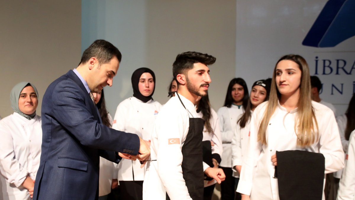 AİÇÜ Gastronomi bölümü öğrencileri İçin 'Önlük Giyme' töreni düzenlendi