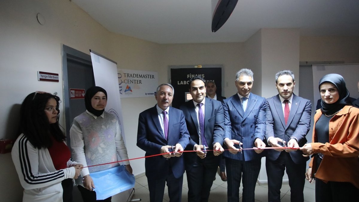 AİÇÜ İİBF’de Finans Laboratuvarı Açıldı