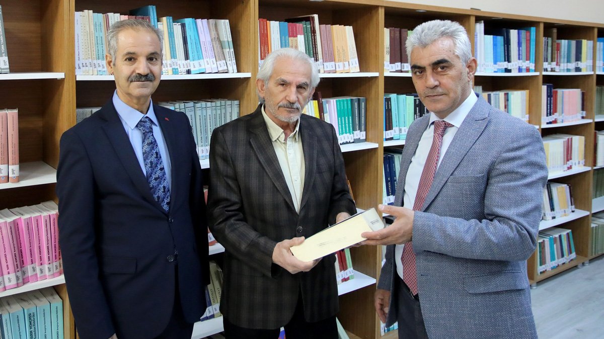 AİÇÜ kütüphanesine 1800 kitap bağışlandı, aralarında nadir el yazmaları da var