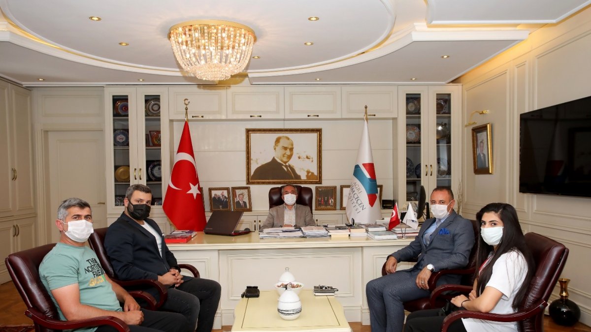 AİÇÜ'lü öğrenci Kick Boks'ta altın madalyanın sahibi oldu