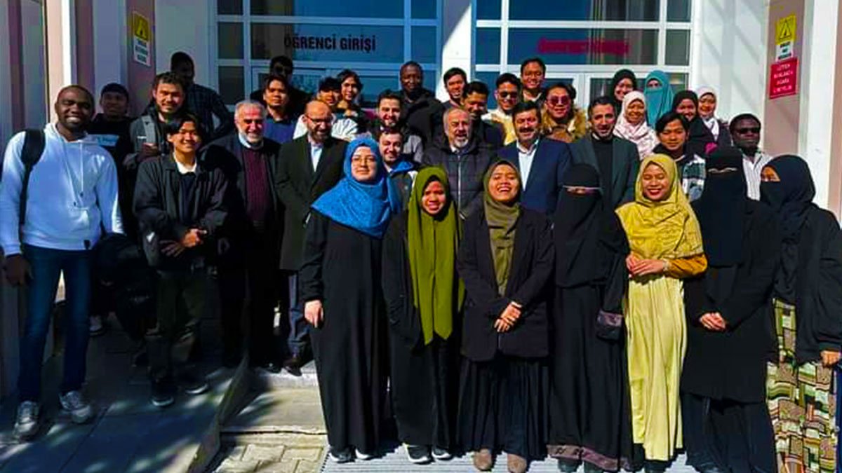 AİÇÜ Rektör Yardımcısı Prof. Dr. Önder Şimşek, Uluslararası Öğrencilerle Buluştu