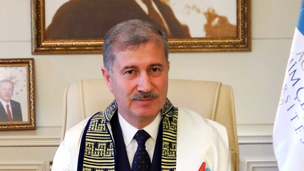 AİÇÜ Rektörlüğüne Atanan Prof. Dr. İlhami Gülçin Göreve Başladı