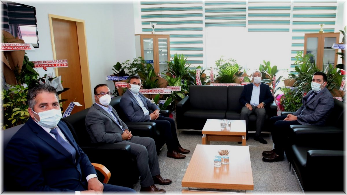 AİÇÜ Rektörü Karabulut, Eğitim ve Araştırma Hastanesi Başhekimi Adem Aslan’ı ziyaret etti