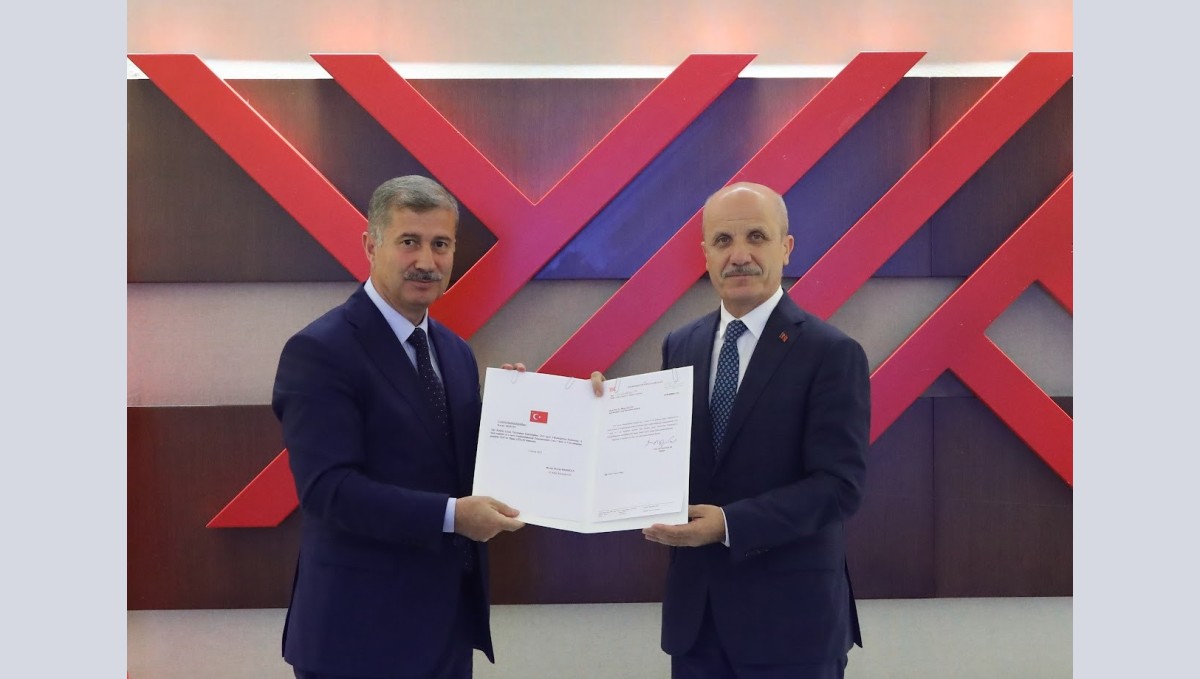 AİÇÜ Rektörü Prof. Dr. İlhami Gülçin, rektörlük mazbatasını aldı