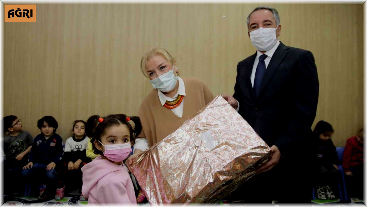 AİÇÜ Rektörü Prof. Dr. Karabulut, anaokulu öğrencileriyle bir araya geldi