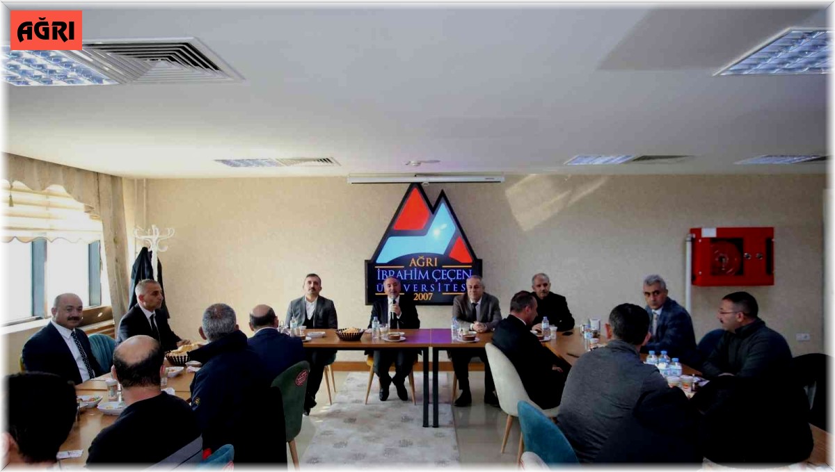 AİÇÜ Rektörü Prof. Dr. Karabulut karla mücadele eden personel ile bir araya geldi