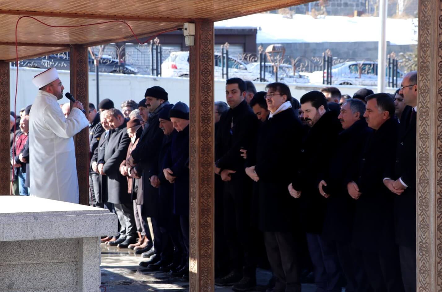 AİÇÜ Rektörü Prof. Dr. Karabulut’un kayınvalidesi toprağa verildi