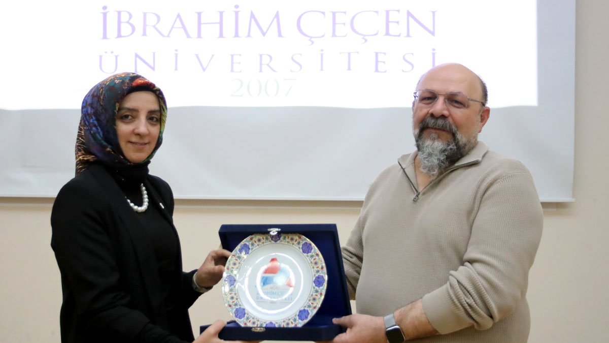 AİÇÜ’de beceri temelli ölçme ve değerlendirme konferansı düzenlendi