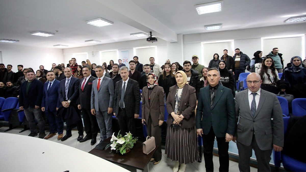 AİÇÜ’de Rektör–Öğrenci buluşmaları devam ediyor