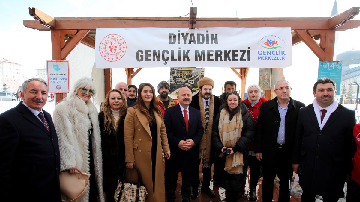 AİÇÜ’lü Akademisyenlerin Yaptığı Kardan Eserler Festivale Damga Vurdu