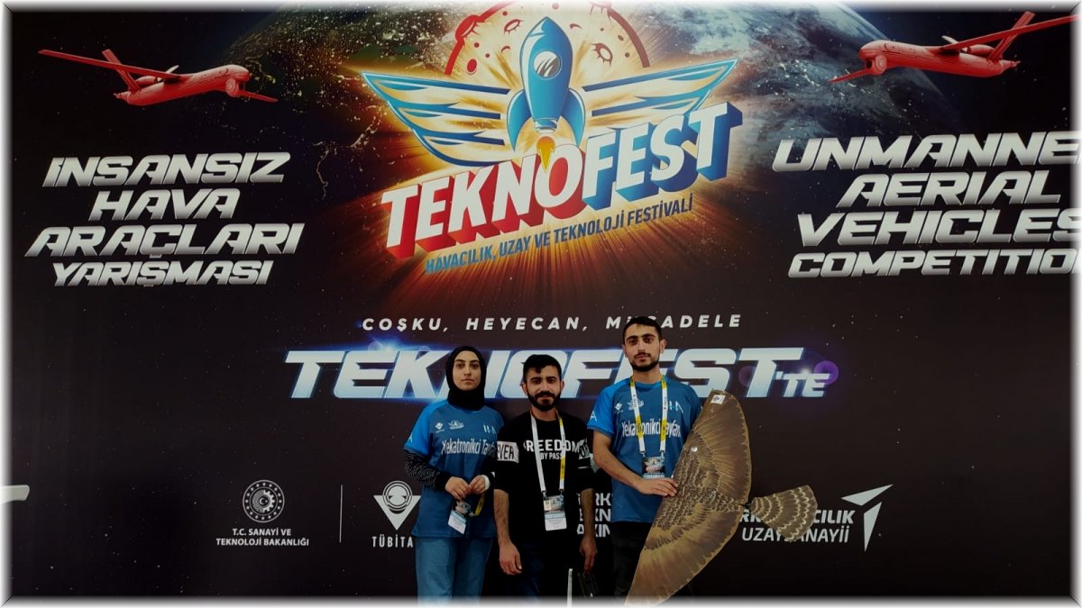 AİÇÜ’lü öğrenciler, Teknofest 2021’de geliştirdikleri robot kuş İHA ile Türkiye birincisi oldu