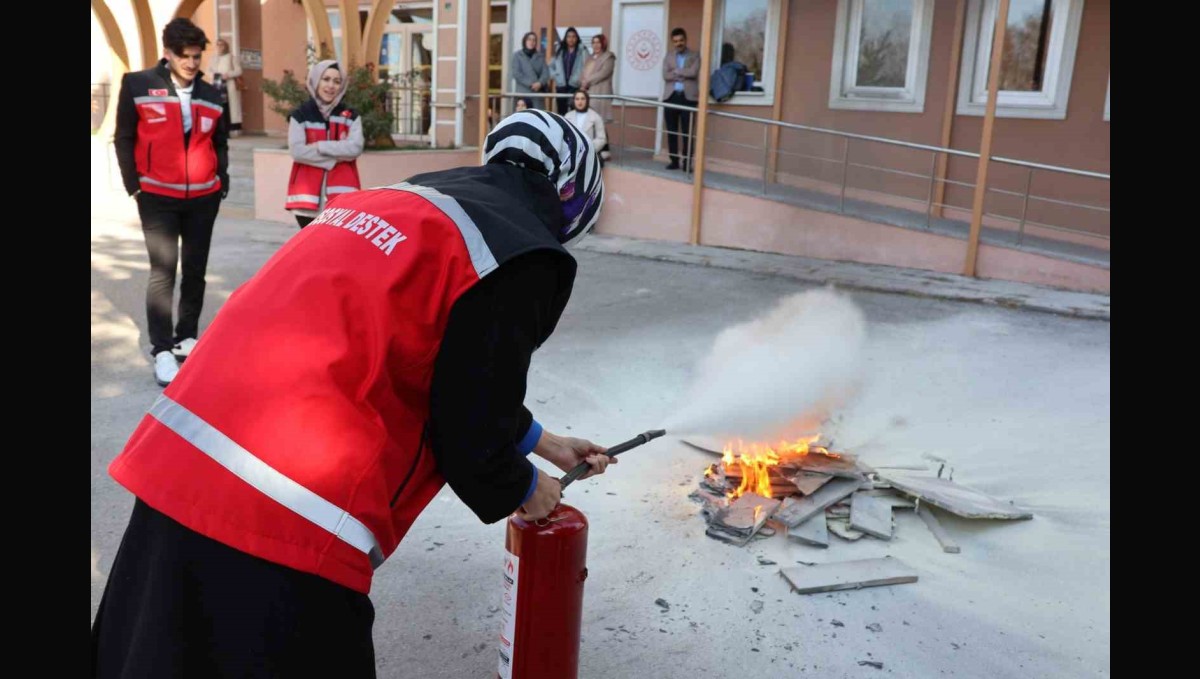 Aile ve Sosyal Hizmetler İl Müdürlüğü'nde afet farkındalık ve yangın tatbikatı
