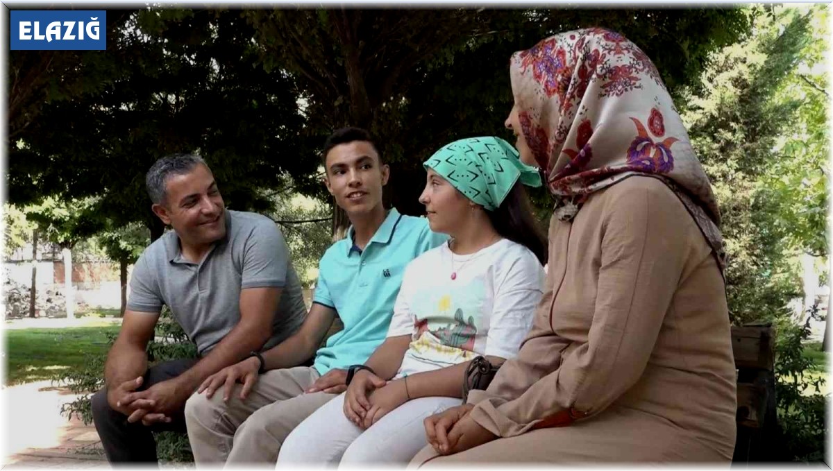 Ailece Türkiye'yi gezdiler şimdi sıra dünya turunda