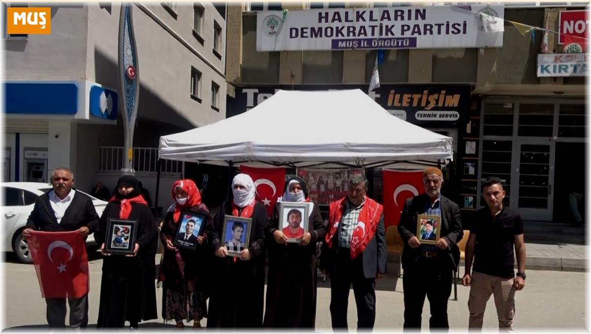 Aileler eylemlerine devam etti