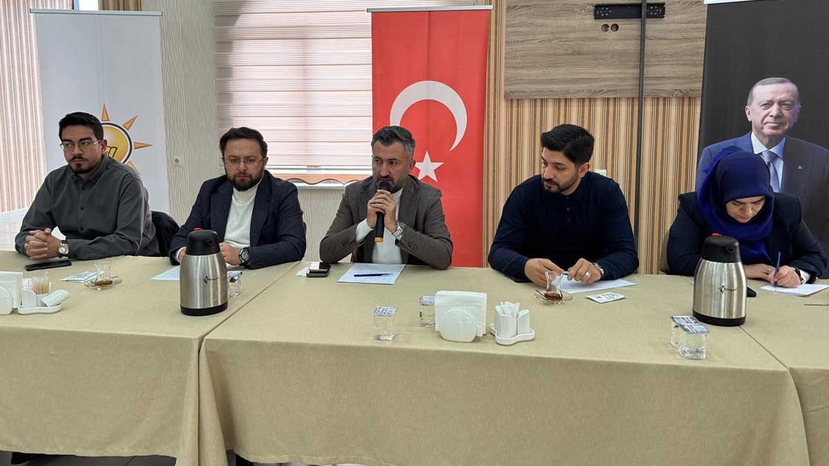 AK Parti Ağrı İl Başkanı İlhami Yıldız’, gazetecilerle kahvaltıda buluştu