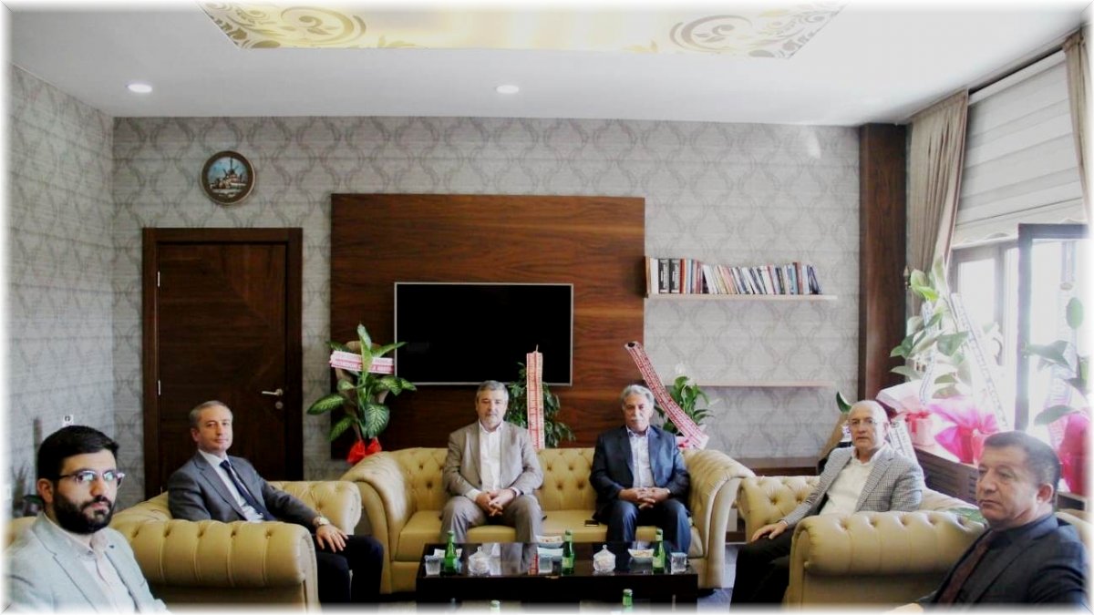 AK Parti Ağrı İl Başkanı Özyolcu, Milli Eğitim Müdürü Kökrek’i ziyaret etti