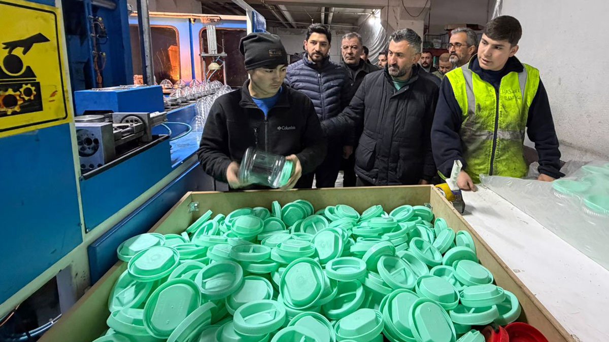 AK Parti Ağrı İl Başkanı Yıldız KOBİ Merkezini ziyaret etti: Esnafın talep ve beklentileri doğrudan dinlendi