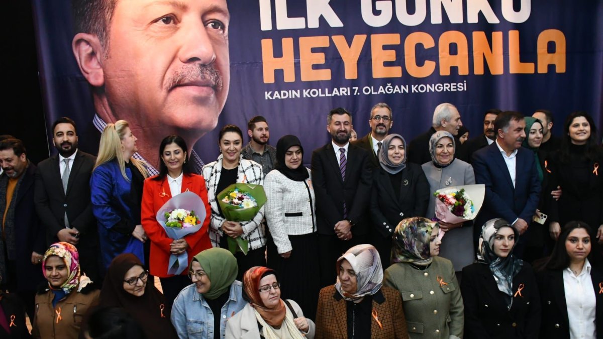 AK Parti Ağrı Kadın Kolları'nda Zeynep Eldem güven tazeledi