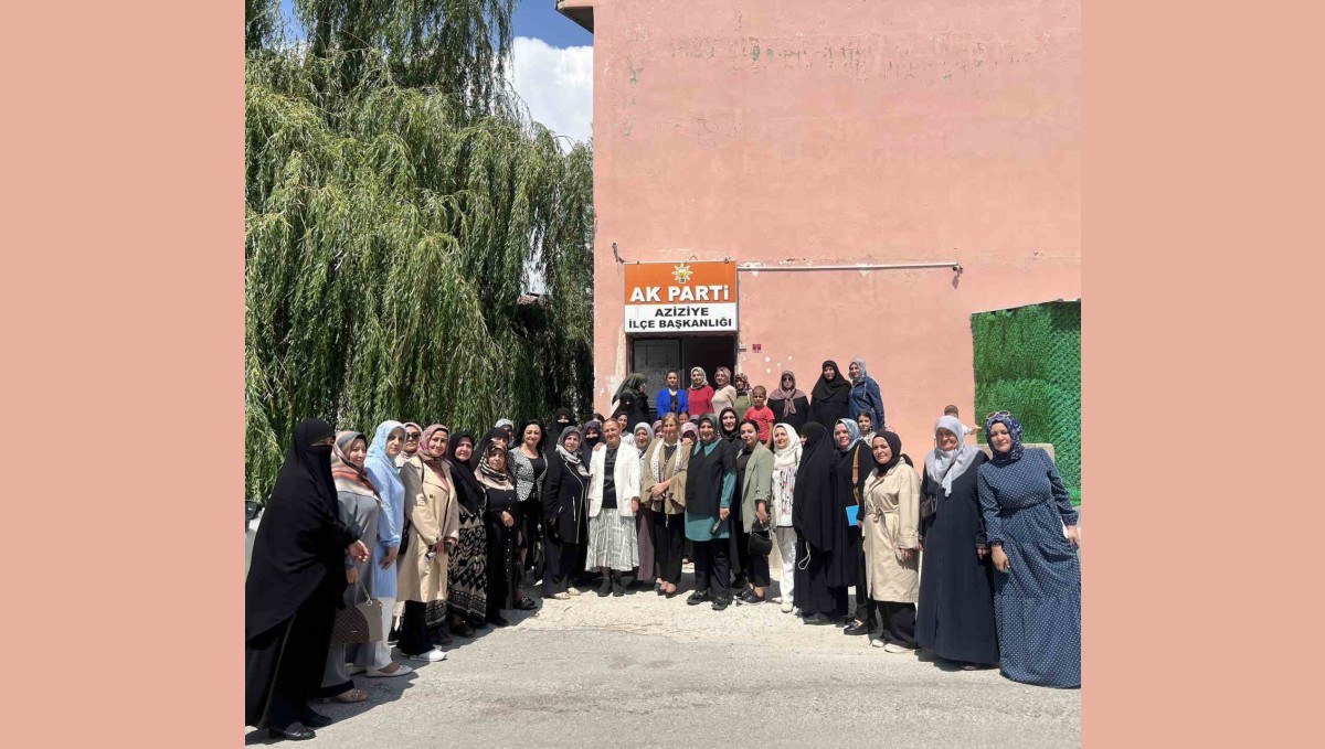 AK Parti Aziziye ilçe kadın kolları teşkilat toplantısı yapıldı