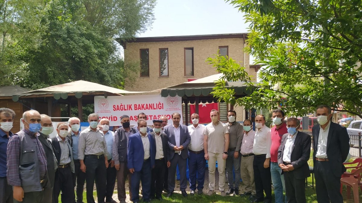 AK Parti Bahçesaray İlçe Başkanlığından aşı seferberliğine destek