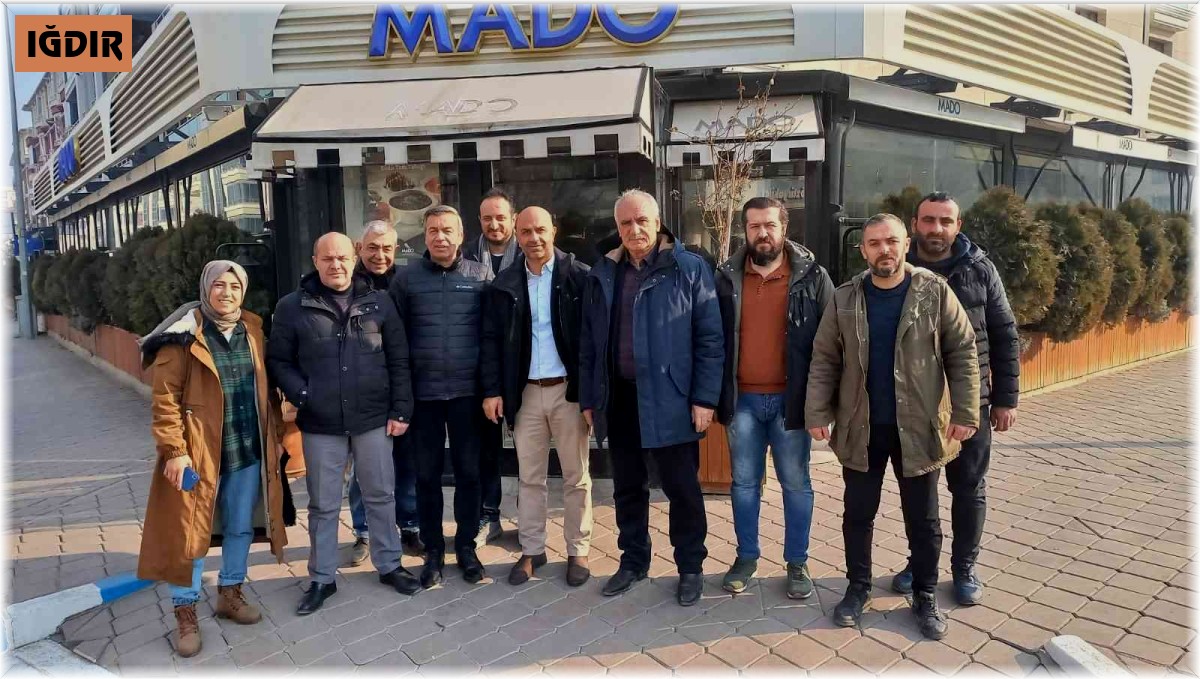 Ak Parti basınla bir araya geldi