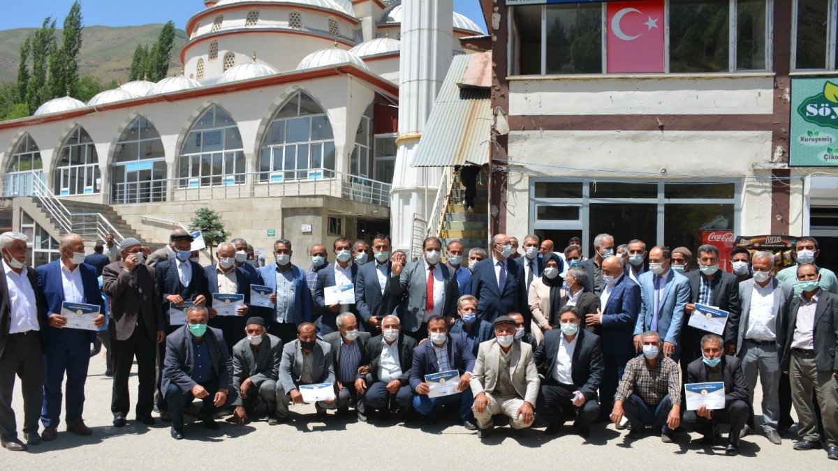 AK Parti'den mahalle başkanlarına sertifika