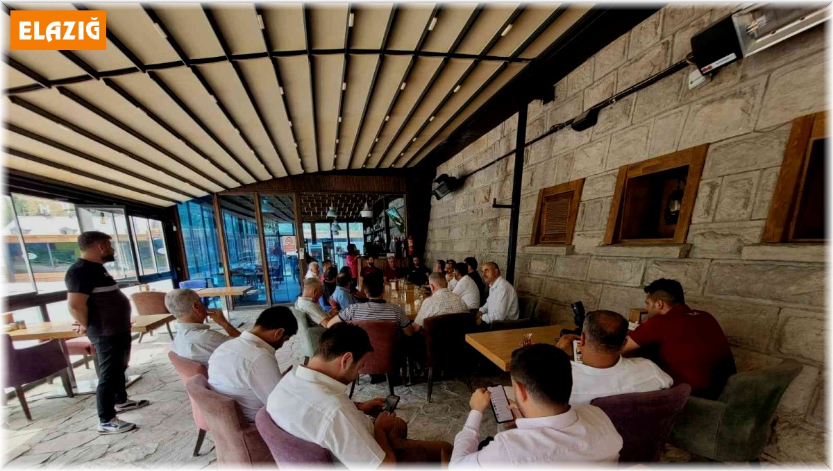 AK Parti Elazığ İl Başkanı Yıldırım Elazığsporlu yönetici ve futbolcularla Erzurum'da bir araya geldi