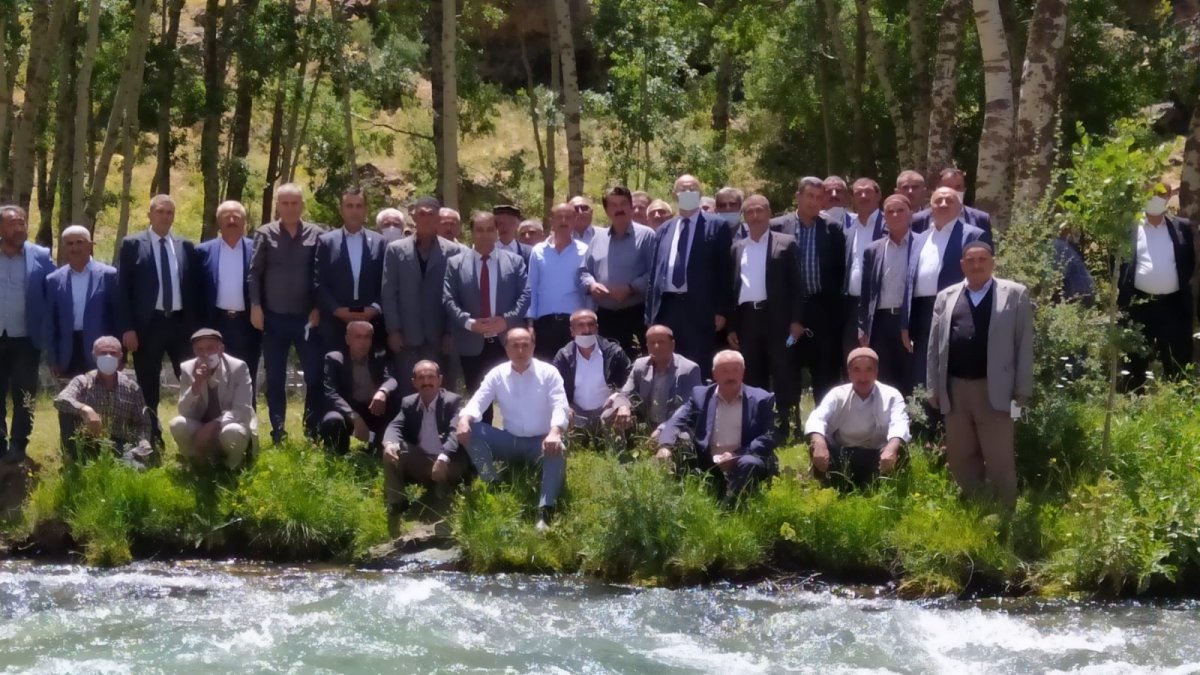 AK Parti heyeti Bahçesaray'da kanat önderleriyle bir araya geldi