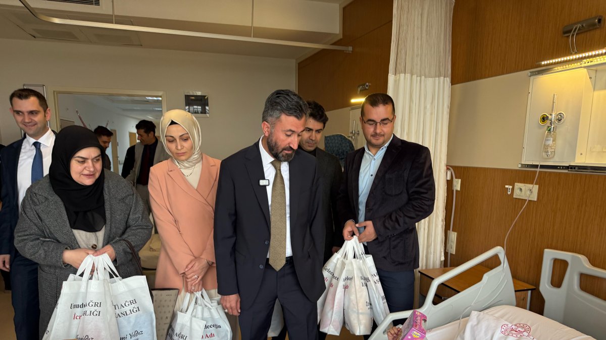AK Parti İL Başkan İlhami Yıldız'dan tedavi gören çocuklara 23 Nisan bayram ziyareti