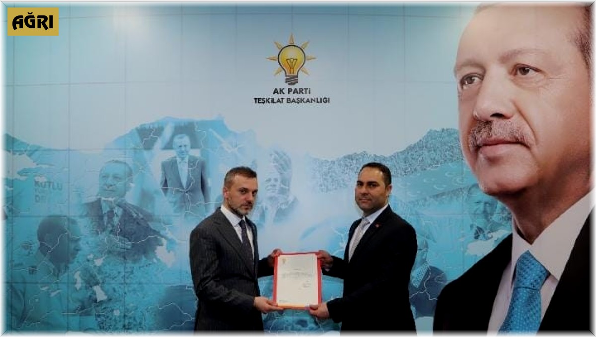 AK Parti İlçe Başkanı Taner Kazak oldu