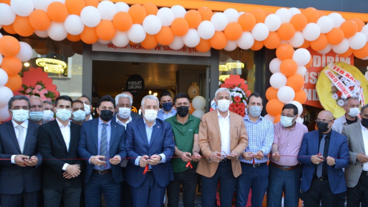 AK Parti Kars Milletvekilleri Arslan ve Kılıç Sarıkamış'ta işyeri açılışına katıldı