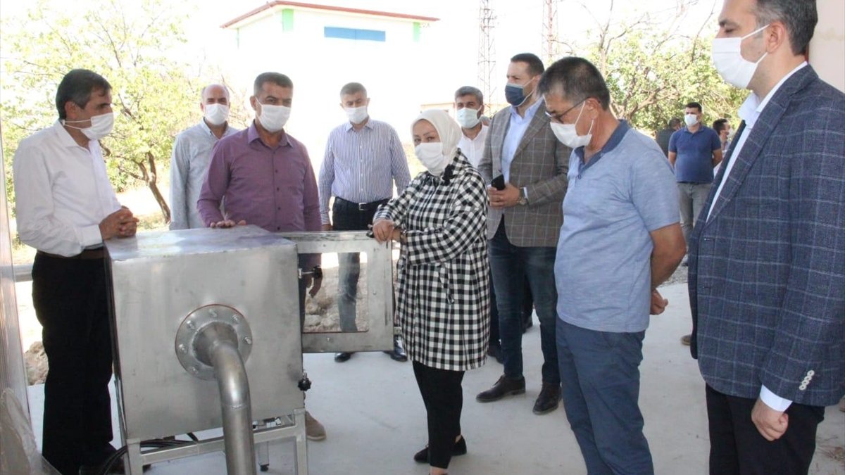 AK Parti Malatya Milletvekili Çalık, kayısı kükürtleme ve kurutma tesislerini inceledi