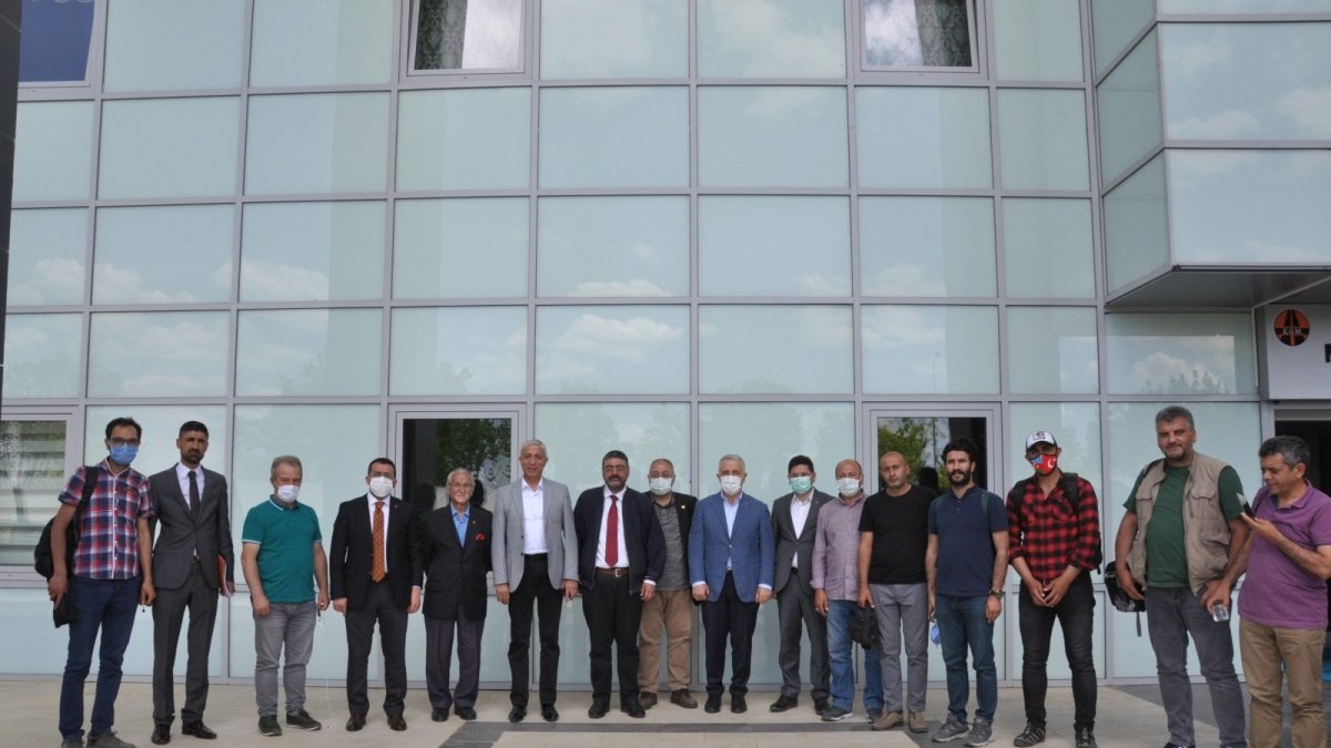 AK Parti milletvekilleri basınla buluştu