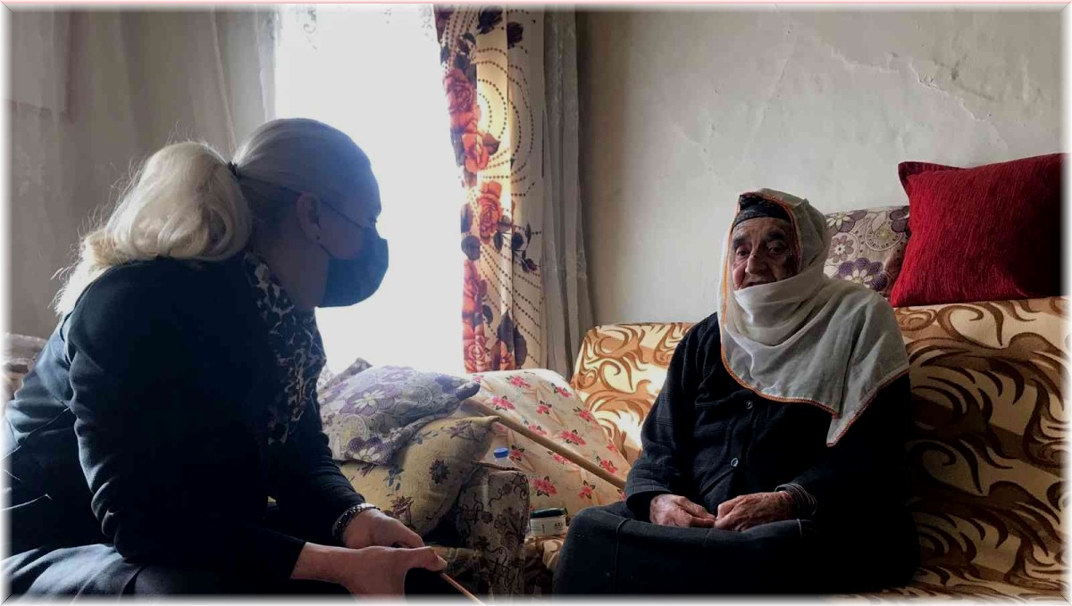 AK Parti Pülümür İlçe Başkanlığı'ndan cumhuriyetle yaşıt yaşlılara ziyaret