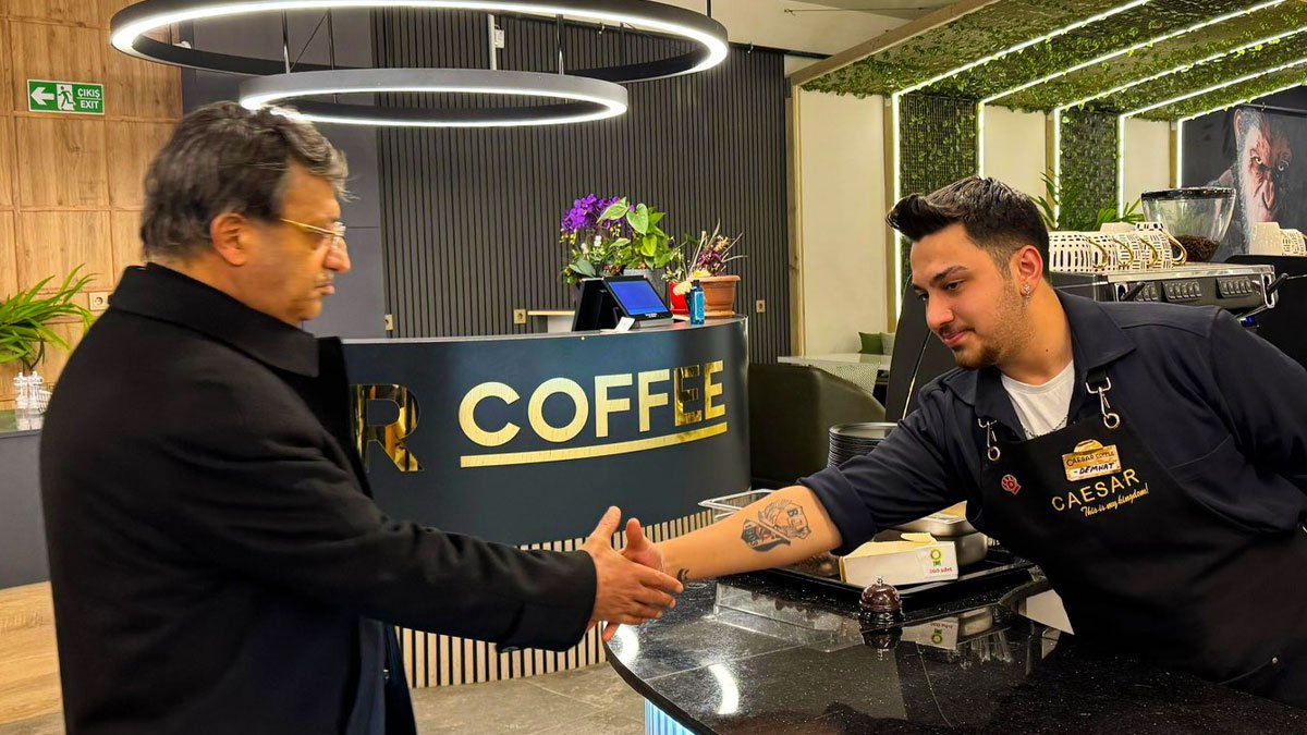 AK Parti Van Milletvekili Kayhan Türkmenoğlu, Van’da Esnaf ve Vatandaşlarla Buluştu