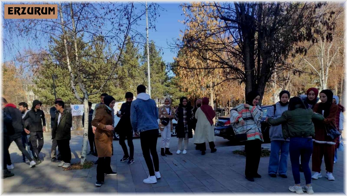 AK Partili Gençlerden 'Çorbayı iç, vizeyi geç' etkinliği