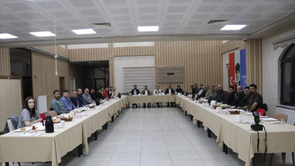 AK Partili Kilerci, basınla sahurda bir araya gelip Ağrı projelerini paylaştı