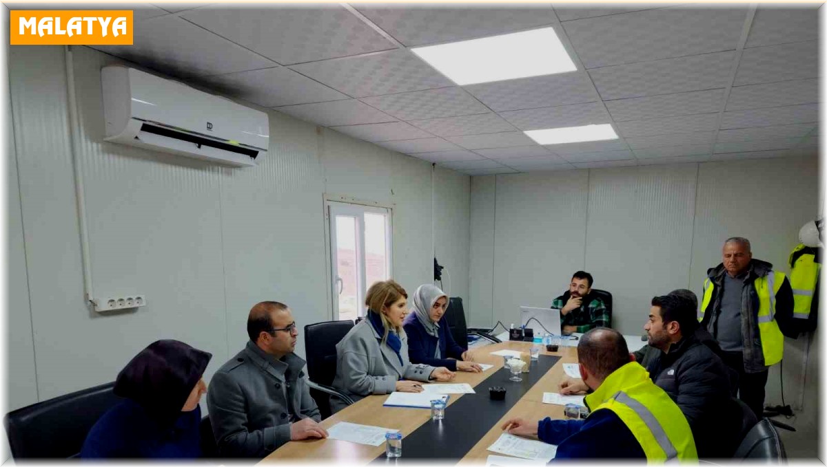 AK Partili Ölmeztoprak: "Akçadağ'da köy evlerini kısa sürede hak sahiplerine teslim edeceğiz"